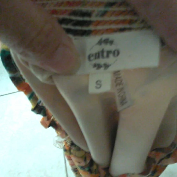 BNWOT Entro MULTI COLOR FLORAL Blouse W/ Mandarin Collar SZ. SM PEACHY COLORS - Picture 3 of 8